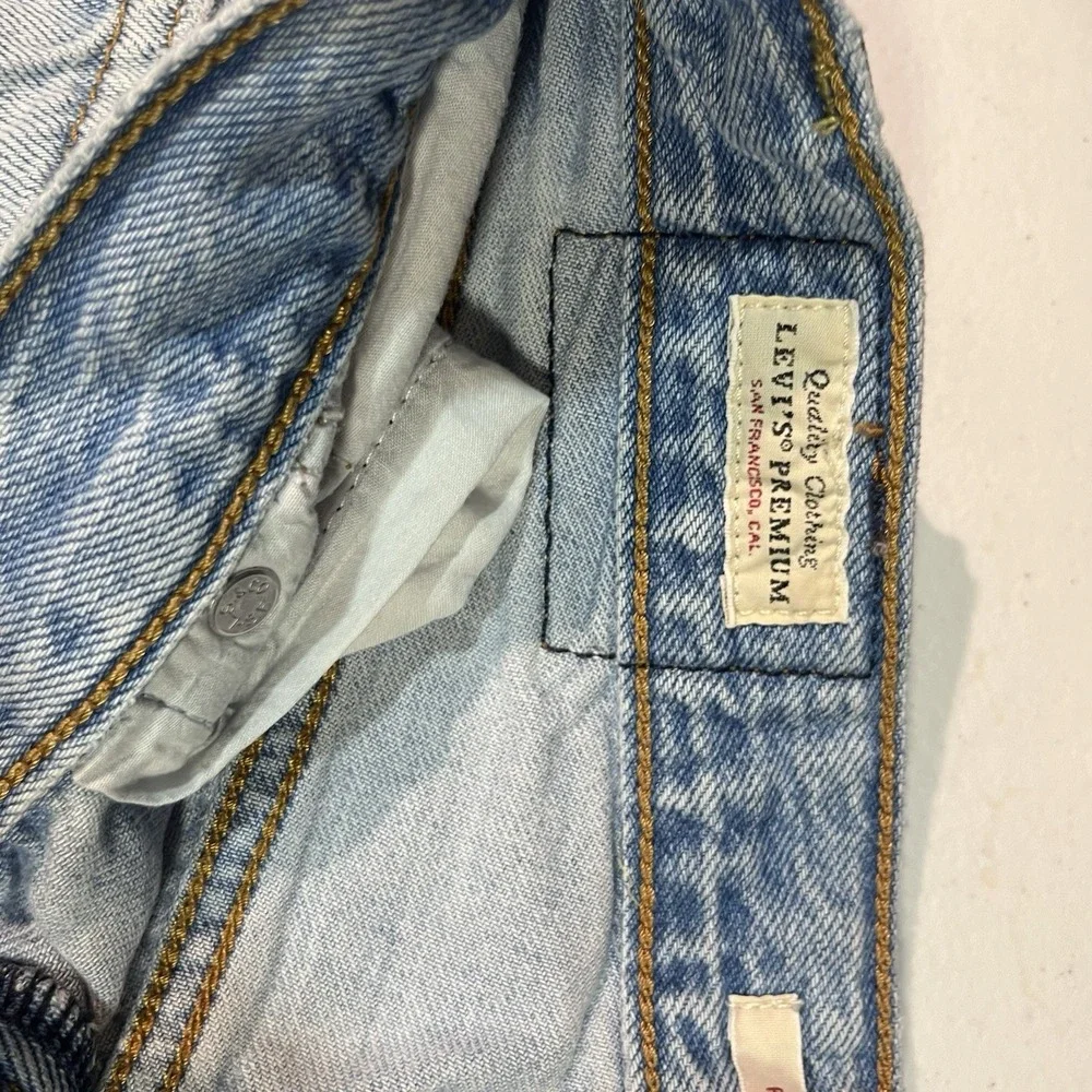 Levi's Premium Ribcage Straight Light Wash Womens 26 X 27 Jeans Button Fly